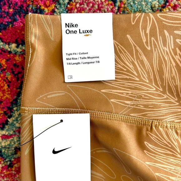 NWT Nike | Women’s Light Brown Tropical Leaf Pattern One Luxe Leggings, size M - Picture 14 of 15
